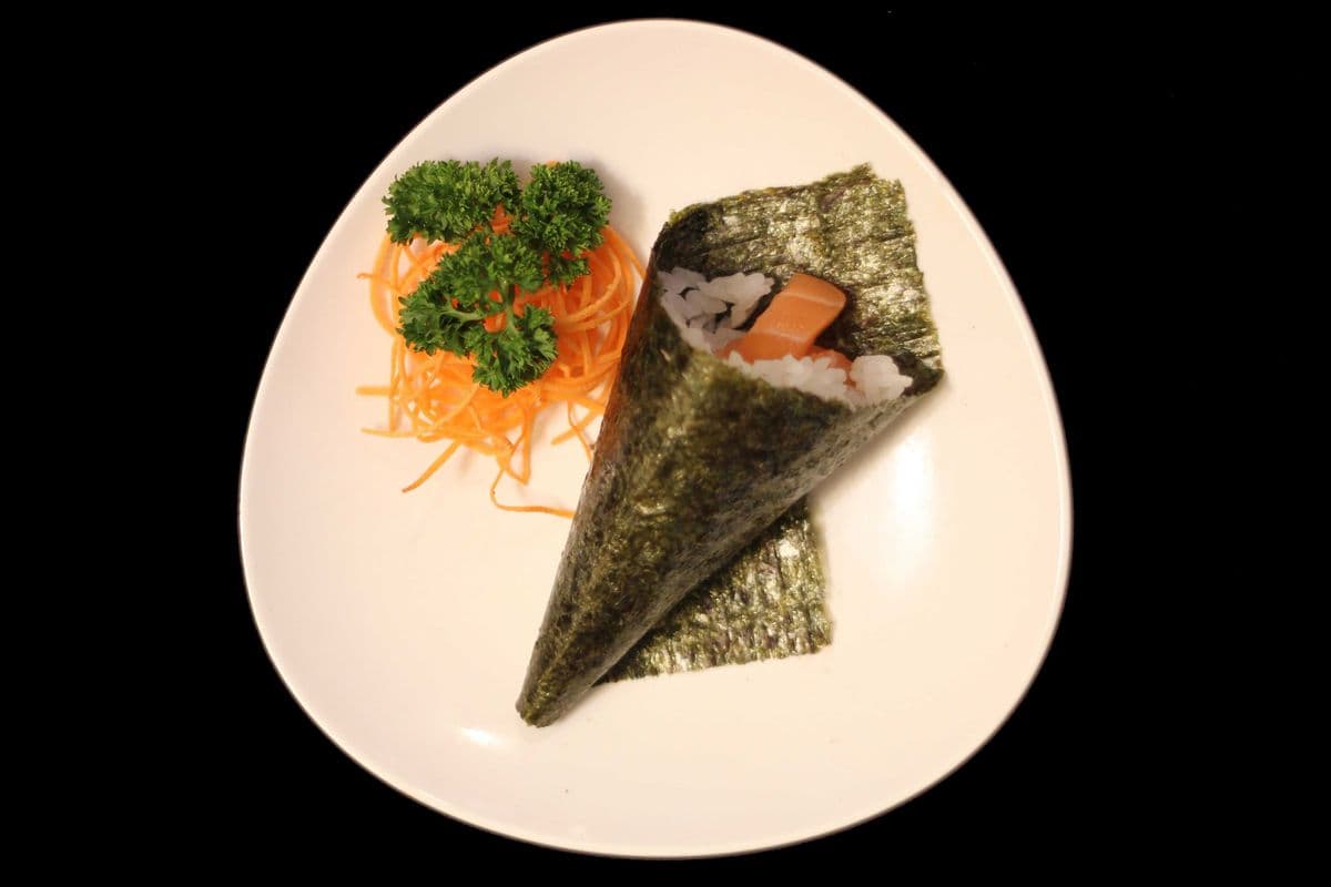12. Salmon Hand Roll (1 pc)