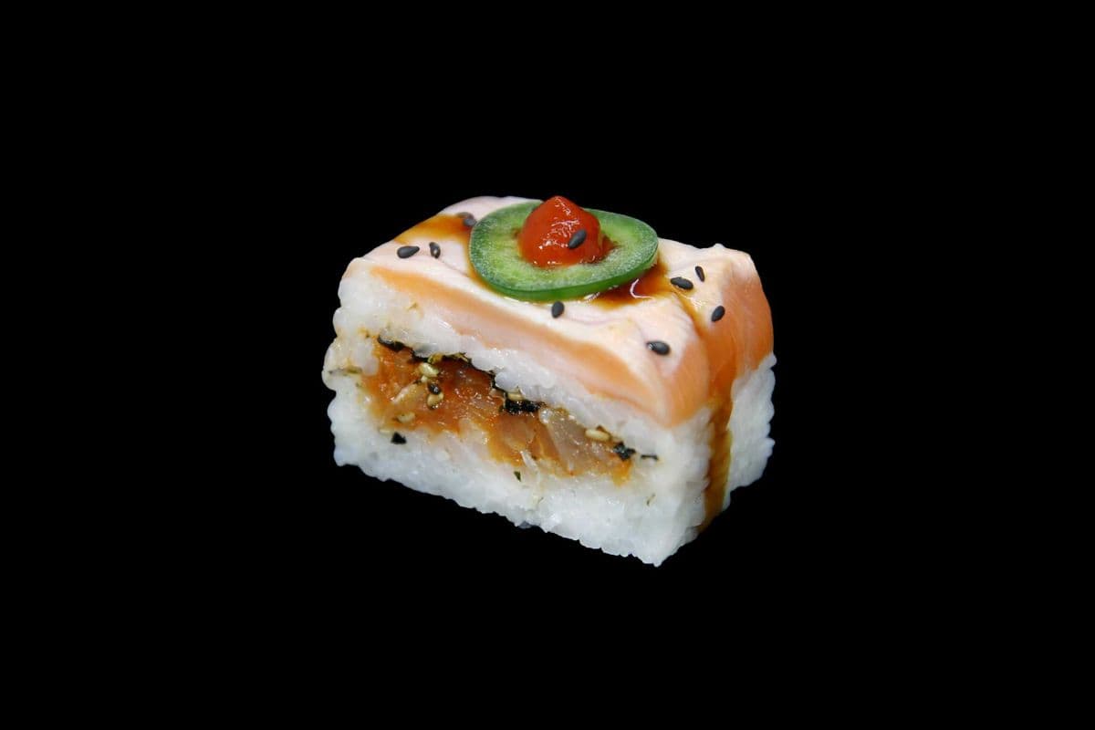 Spicy Salmon Oshi