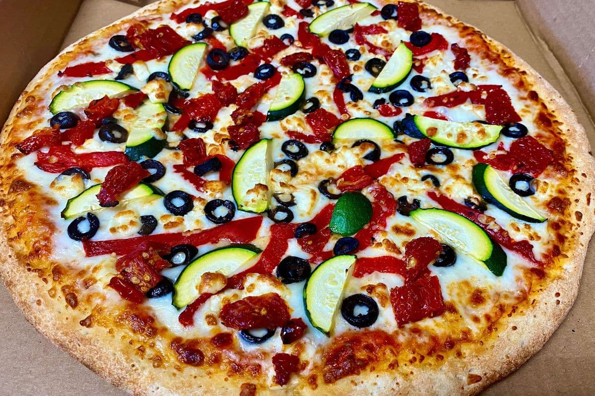 16" X-Large Mediterranean Pizza