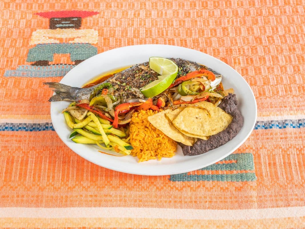Pescado À La Parrilla (Selon le Poids et la Disponibilité)