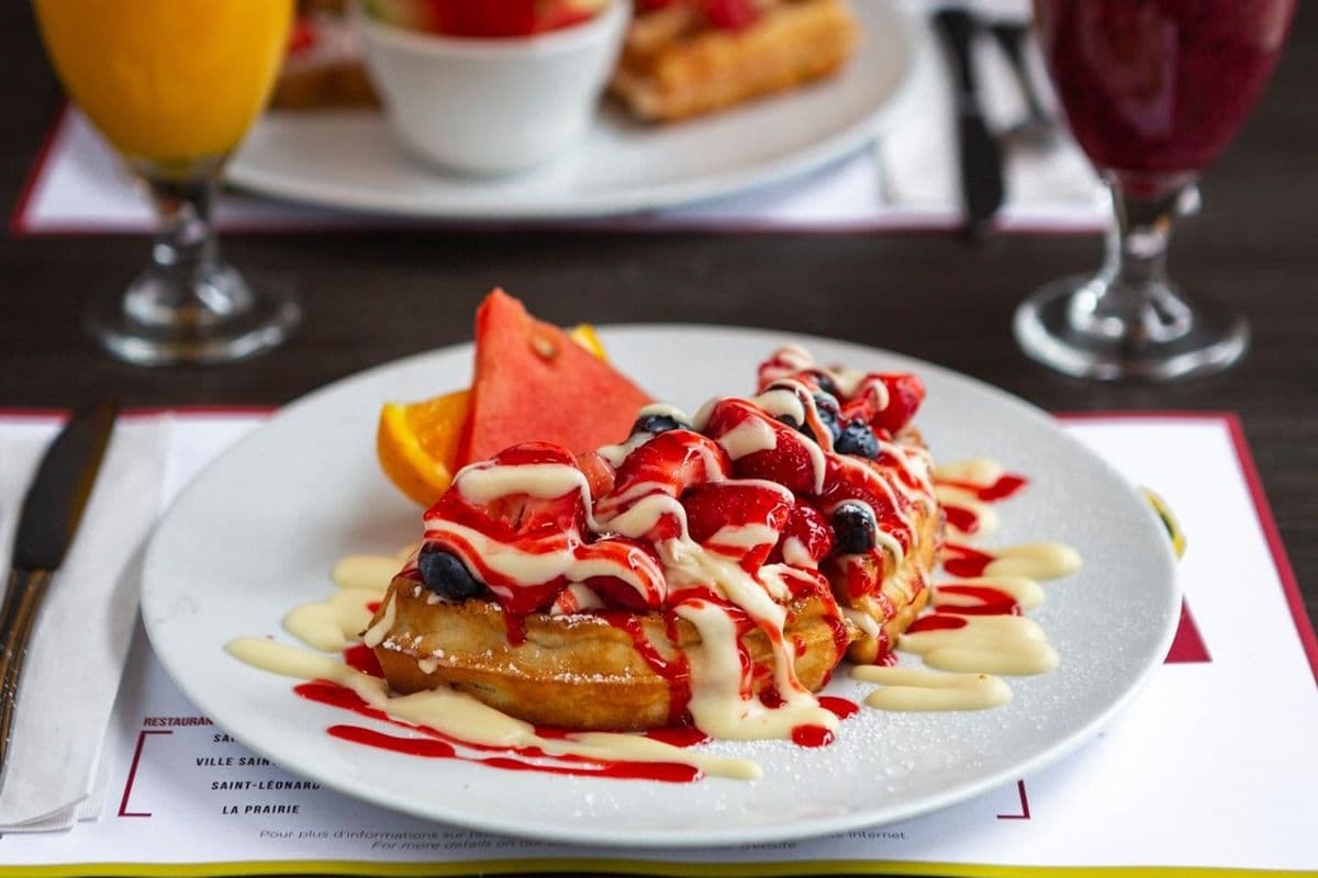 Demi-gaufre aux fruits et crème anglaise