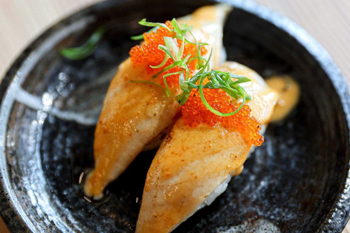 Seared Tuna (2 pcs)