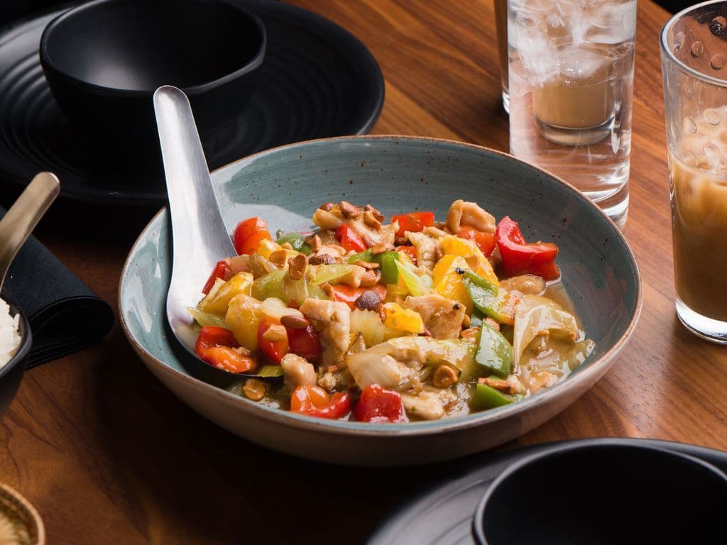 CHICKEN CASHEW