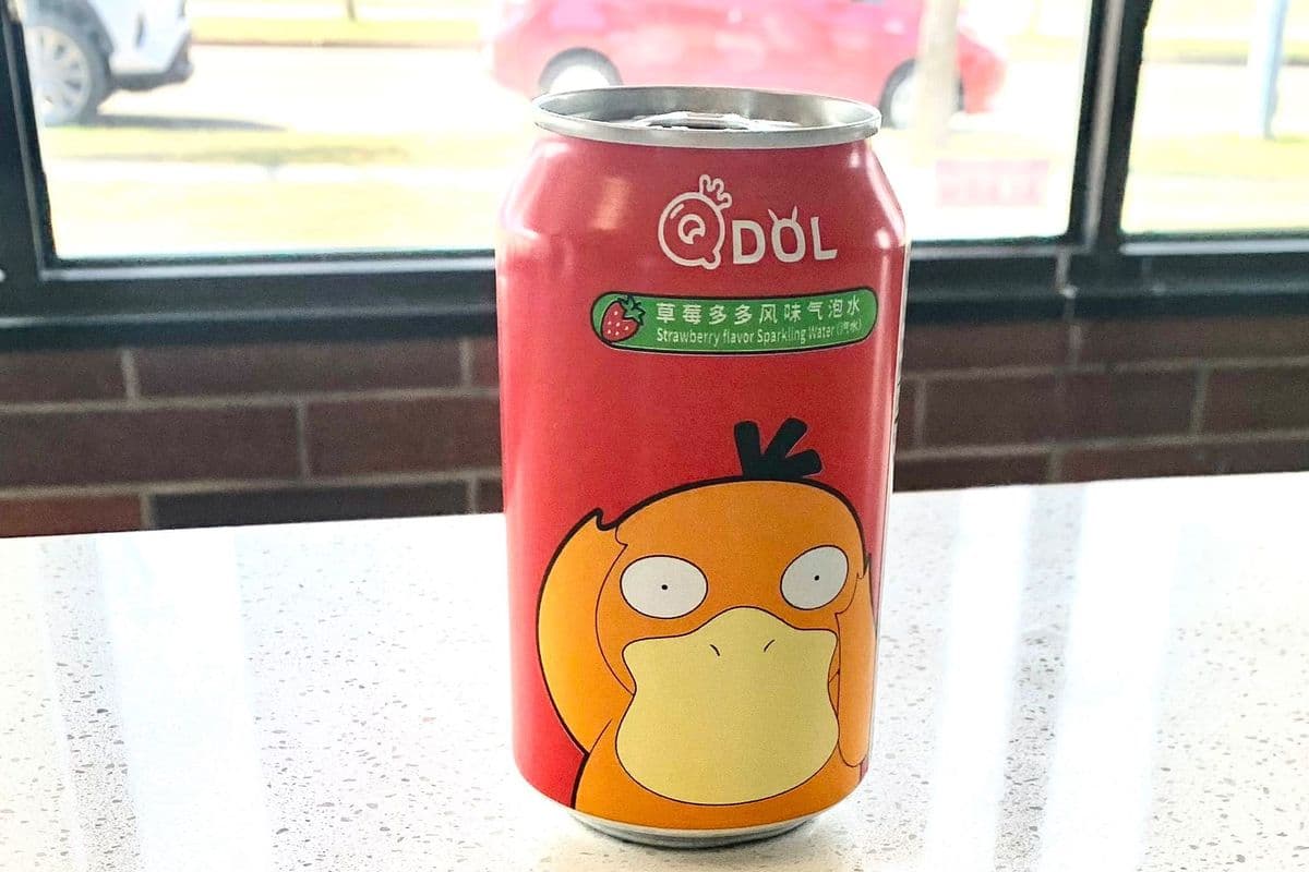 QDOL Pokemon Strawberry sparkling water (355ml)