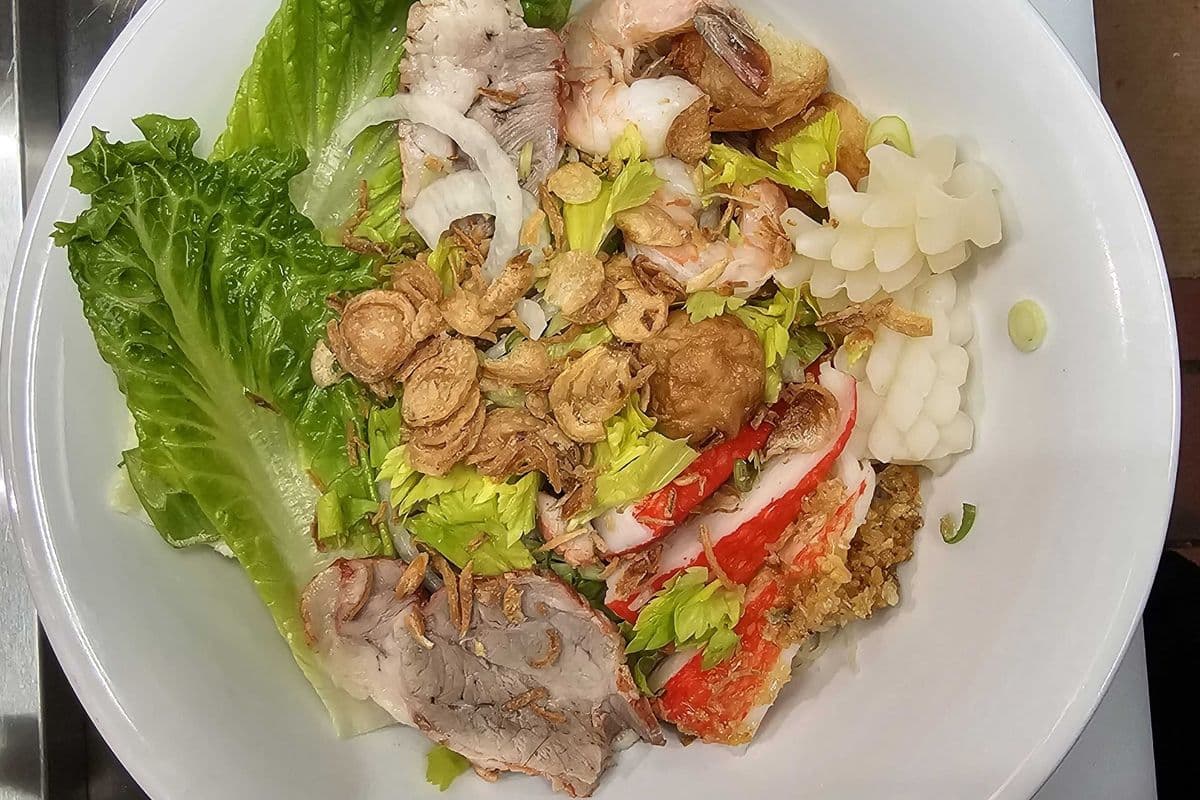 P21. Special Seafood and BBQ Pork with Egg Noodles