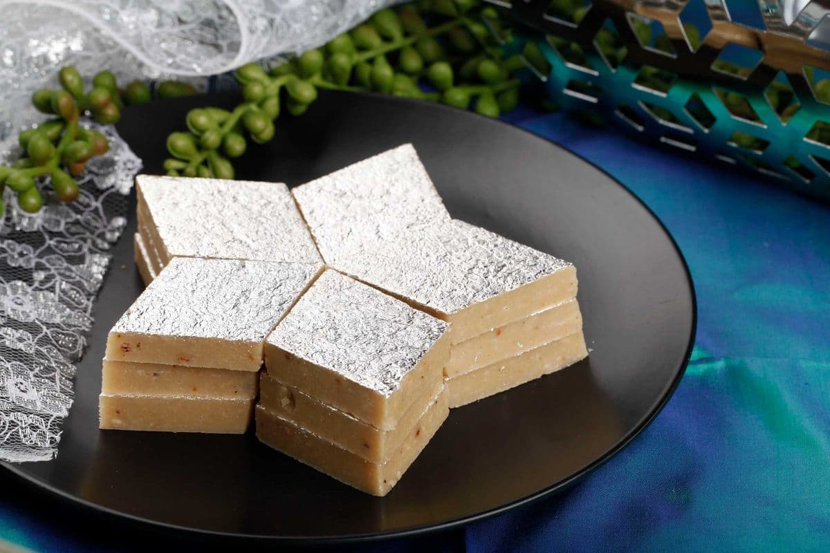 Kaju Borfi (18 - 21 pcs)