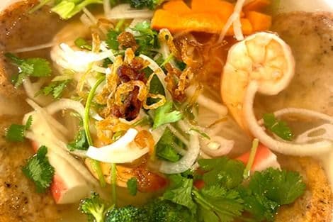 40. Seafood Egg Noodle - Mì Đồ Biển / Khô / Nước (Tôm, Cua, Chả Cá)