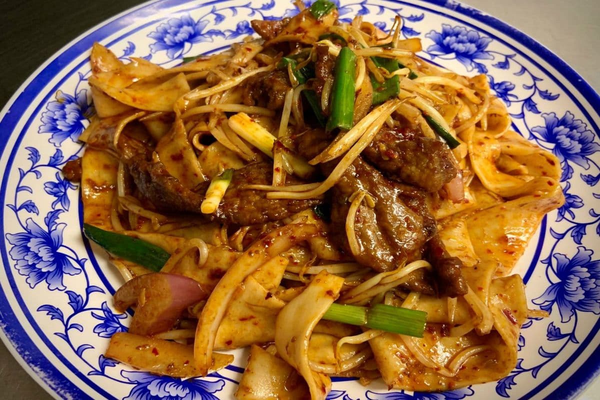 10. Noodles of Stir-Fried Beef with Cumin