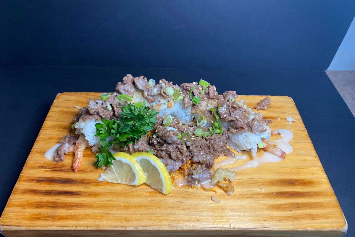 Beauty and Beast Roll (8 pcs)