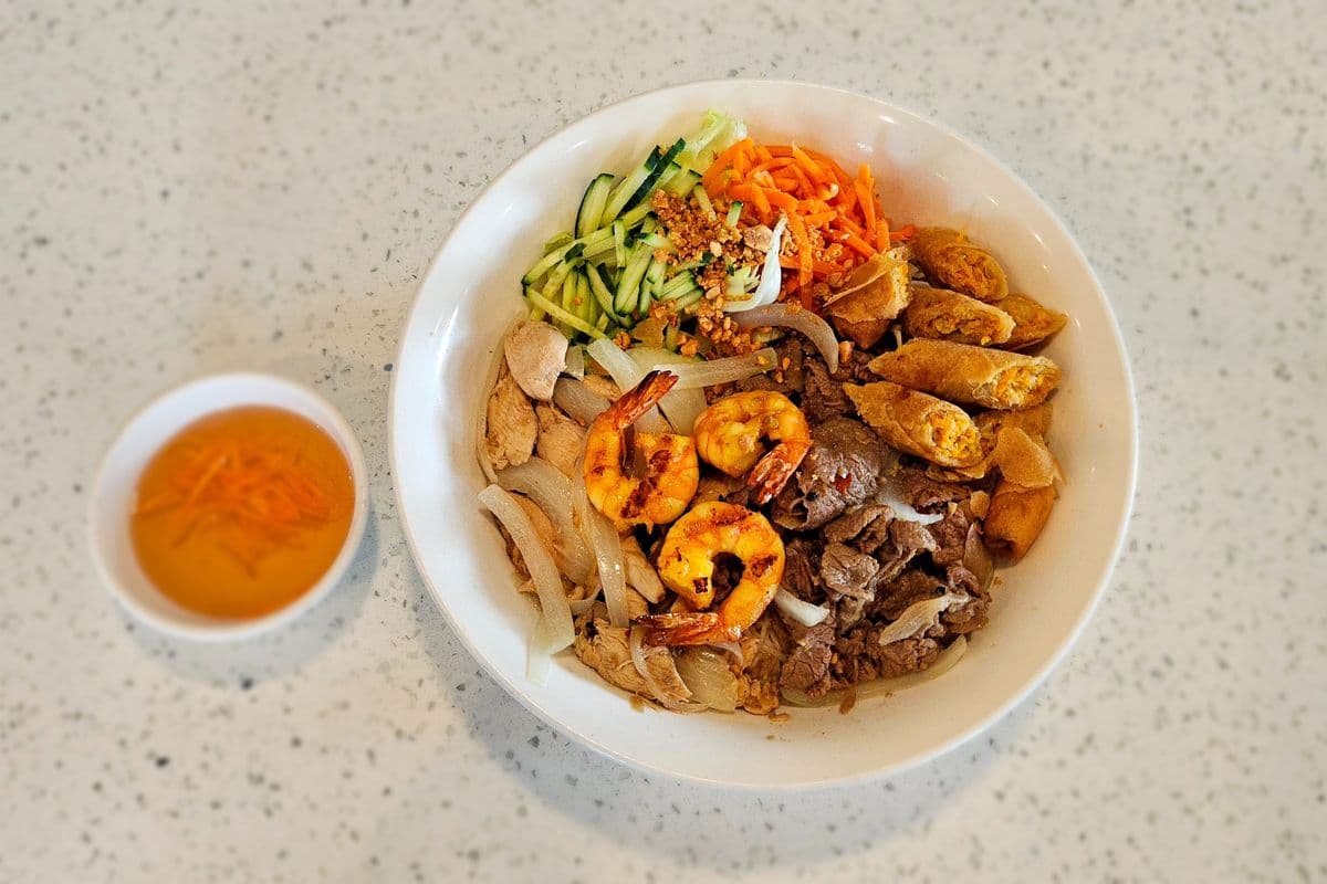33B. Thanh thy ultimate vermicelli XL bowl