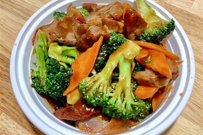38. Roast Pork with Broccoli