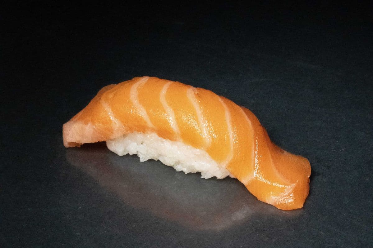 1091. Salmon Sushi (2PCS)