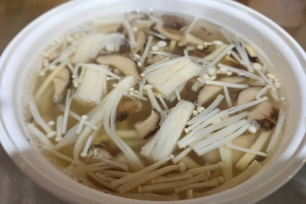 A18. Vegetables and Tofu Soup (素三鲜干丝汤)