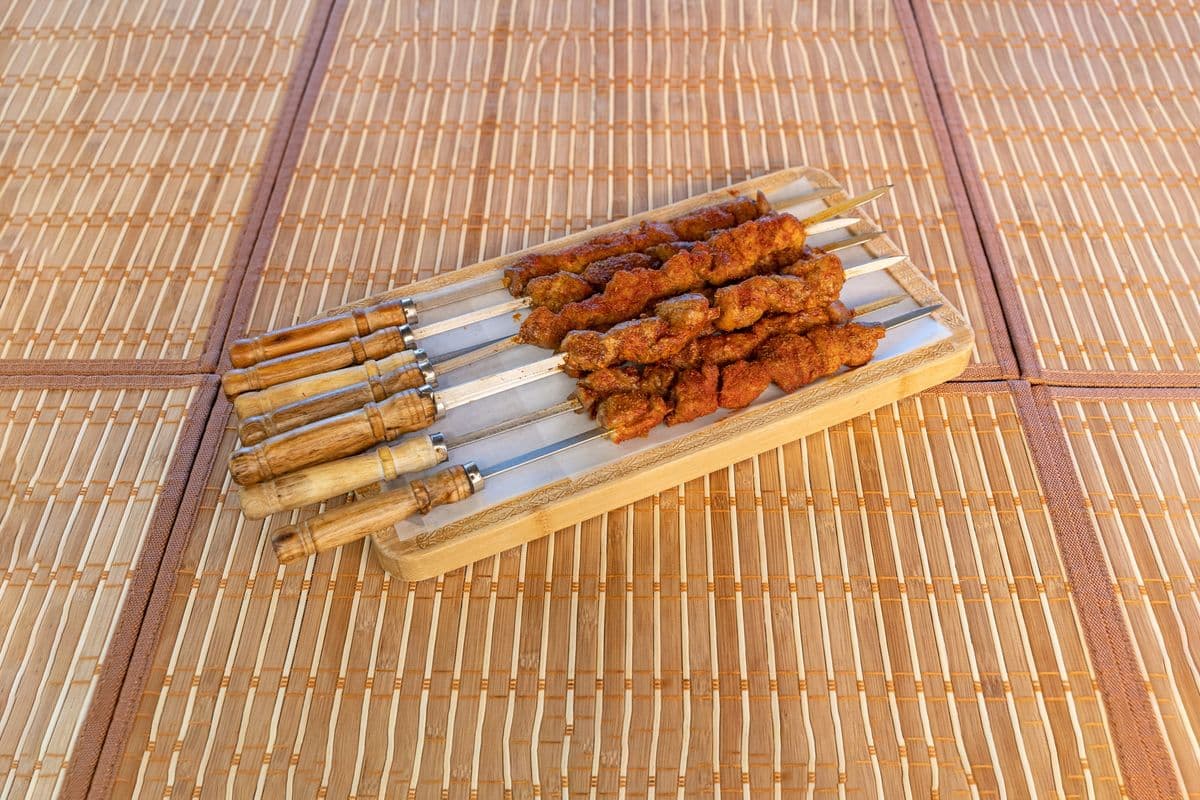 B02. BBQ Beef Kabob (2 skewers) 烤牛肉串（2串）