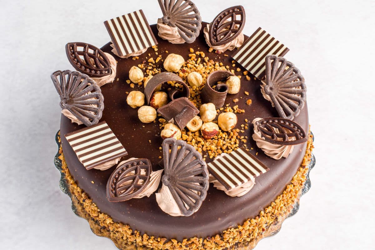Chocolate Hazelnut 8' Cake