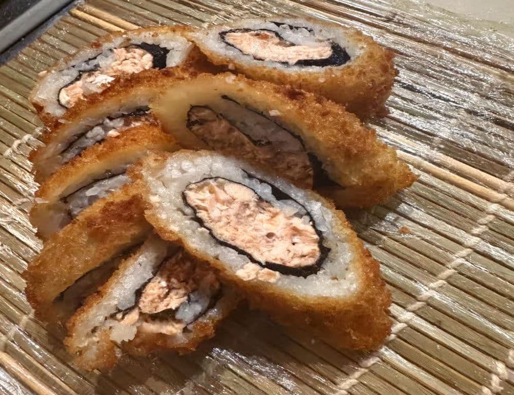 100. Saumon tempura (8 mcx) / 100. Salmon Tempura (8 pcs)
