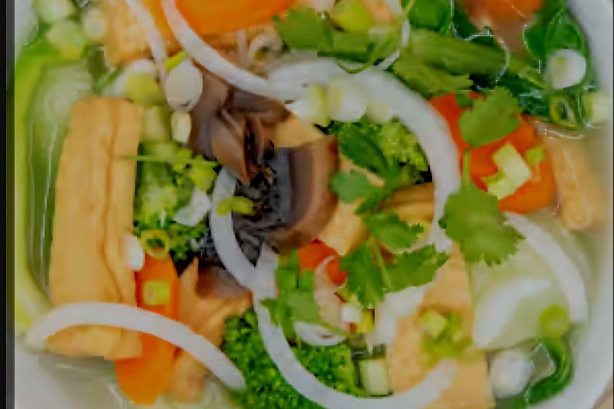 C15. Veggie and Rice Noodles in Veggie Broth Soup