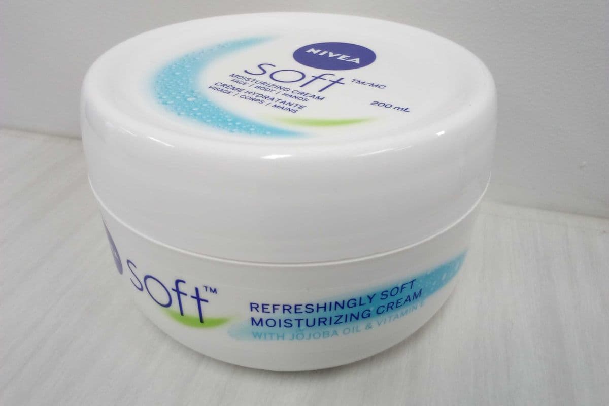 Nivea Soft Moisturizing Cream Jar (200ml)
