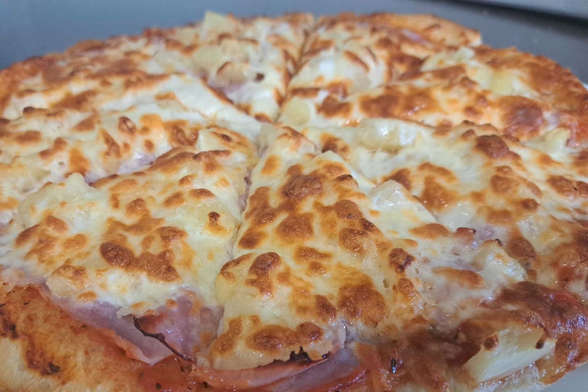 THIN 12"-Crust Hawaiian Pizza