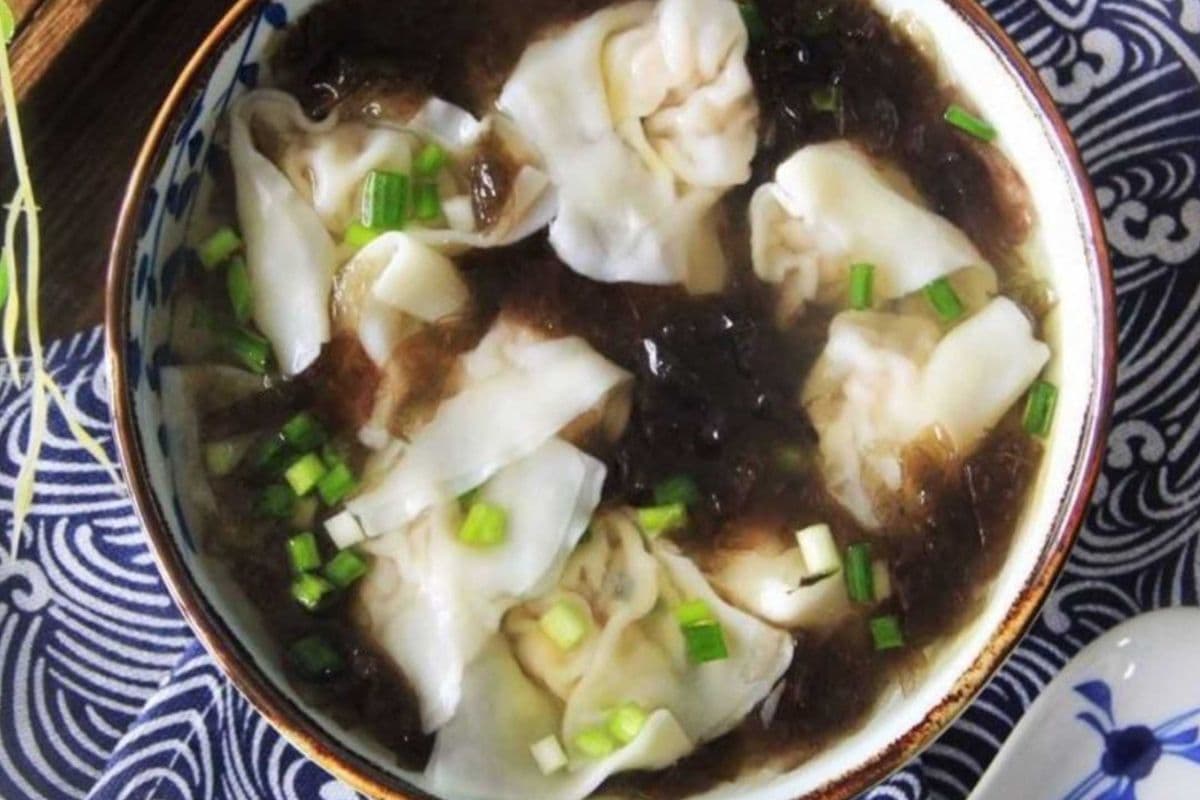 Pork and Shrimp Wonton Soup 猪肉蝦云吞汤 （8pcs)