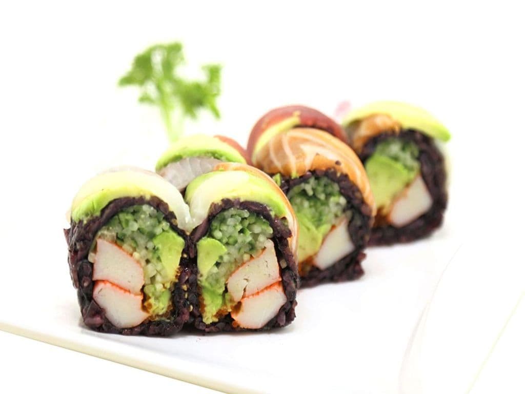 61B brown rice rainbow roll