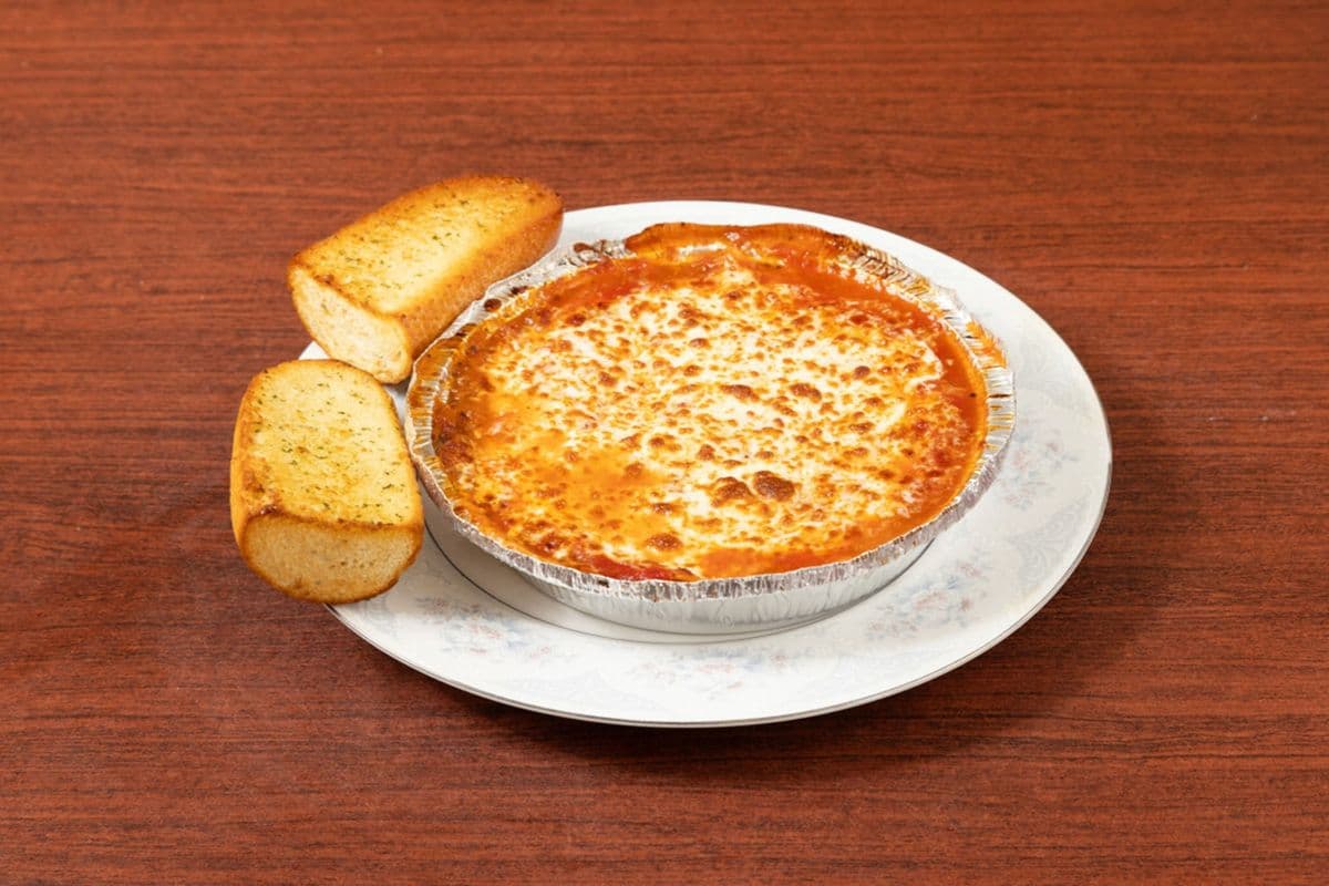 Lasagna and Two Garlic Bread