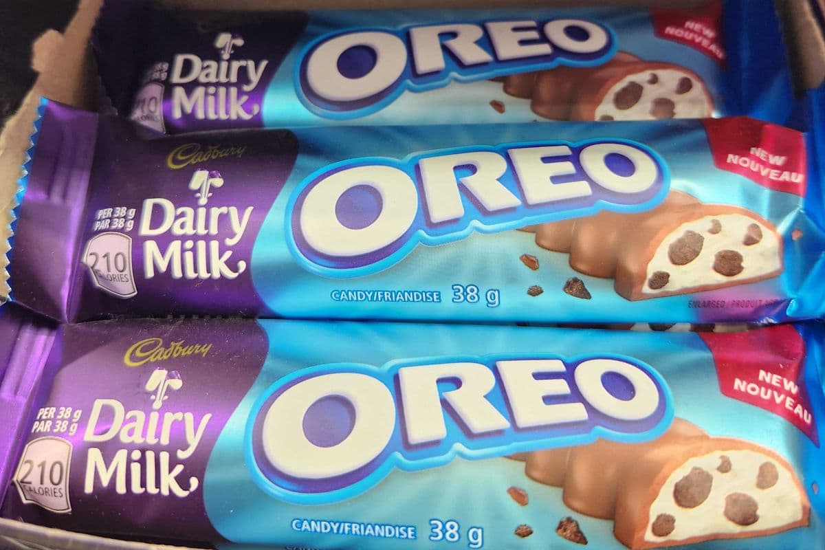 Chocolat laitier au lait Oreo (38 g) / Dairy Milk Chocolate Oreo (38 g)