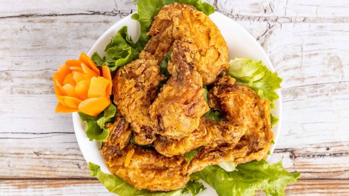 Salt and Spicy Pepper Chicken Wings (8 pcs)