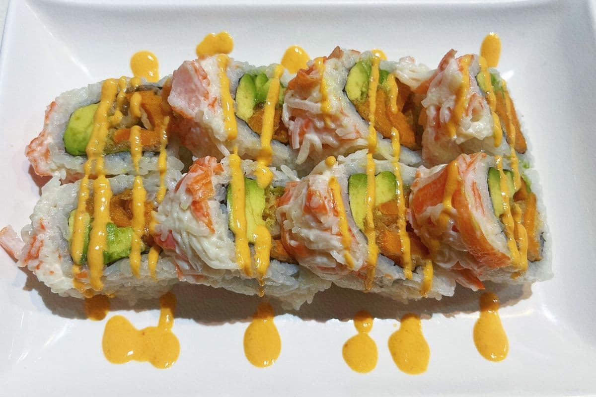 65. Snow Mountain Roll (8 pcs)