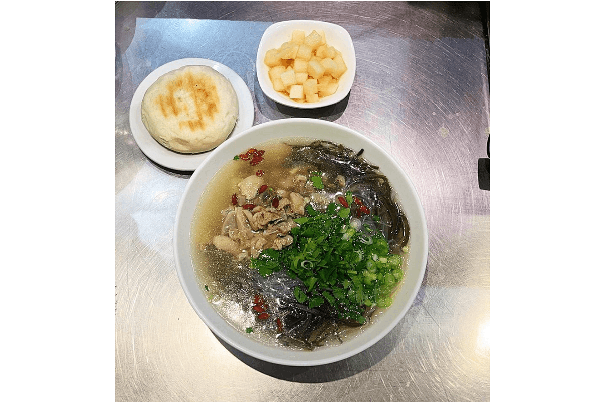 Pita Bread Soaked in Chicken Soup 鸡肉汤泡馍