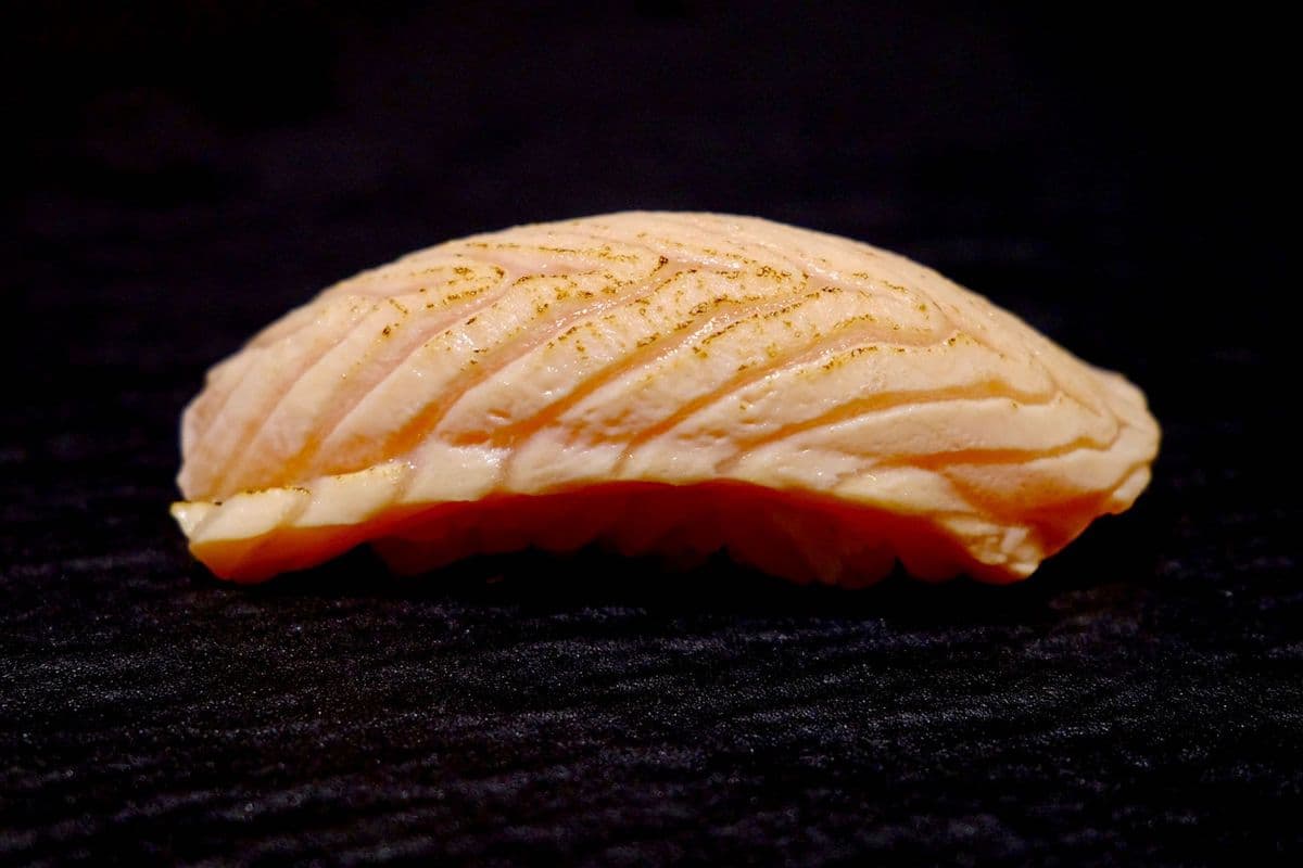 Seared Salmon Nigiri (2 pcs)