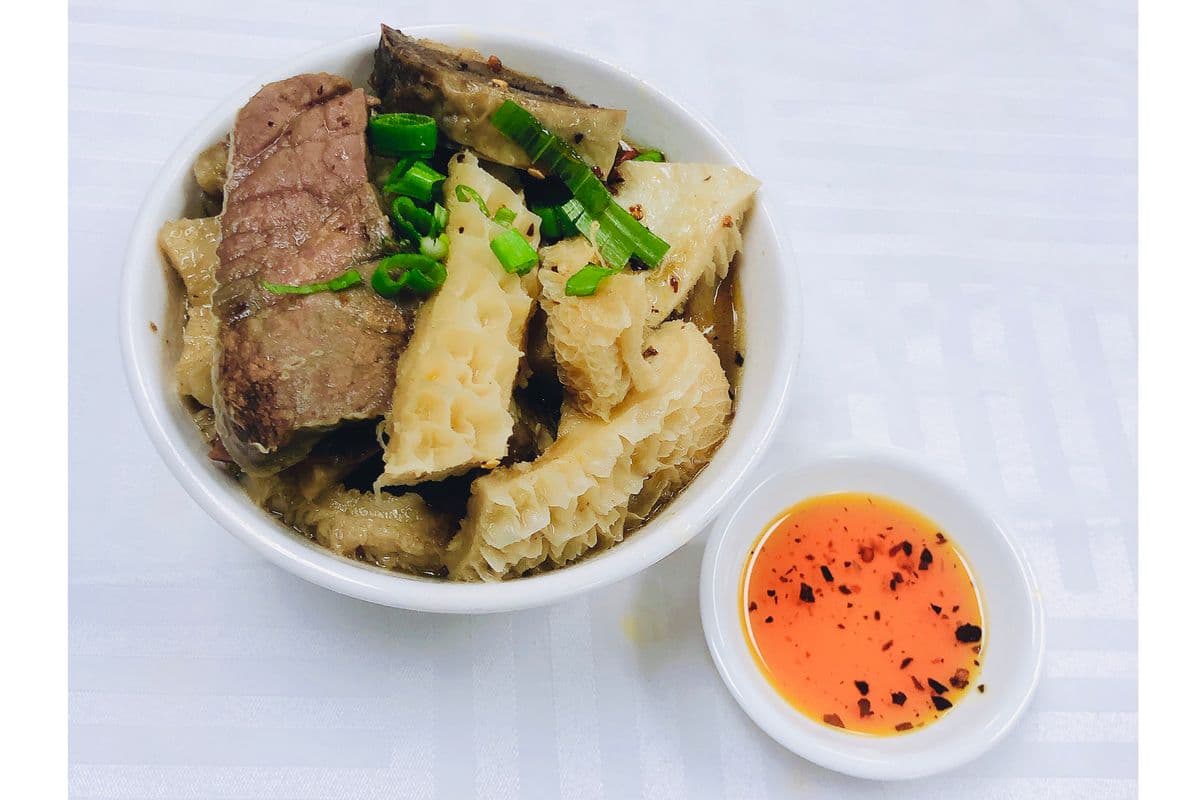 119-Bol de bœufs assortis et de navets marinés 牛杂
