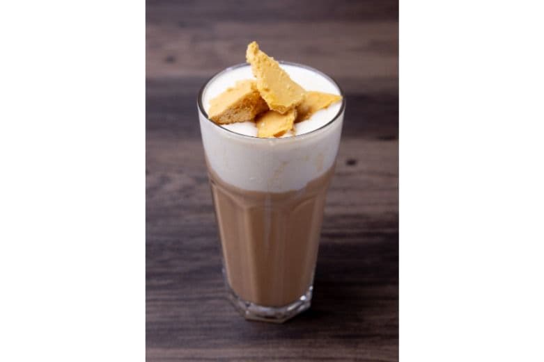G02. Iced Milk Tea with Traditional Ding Ding Candy (懷舊叮叮糖奶茶)