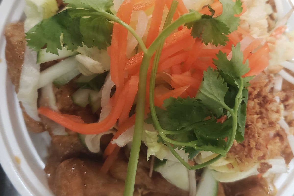 V4. Lemongrass Tofu Vermicelli Bowl