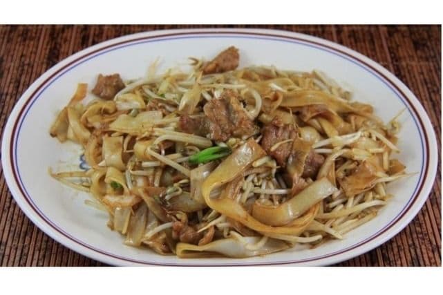 Pan Fried Rice Noodles with Beef