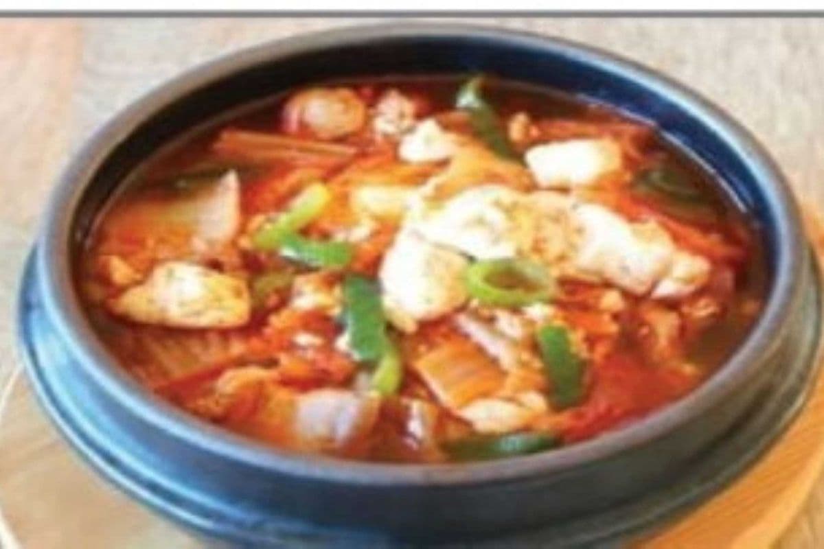 M1. Kimchi Stew (Kimchi Jjigae, 김치 찌개)