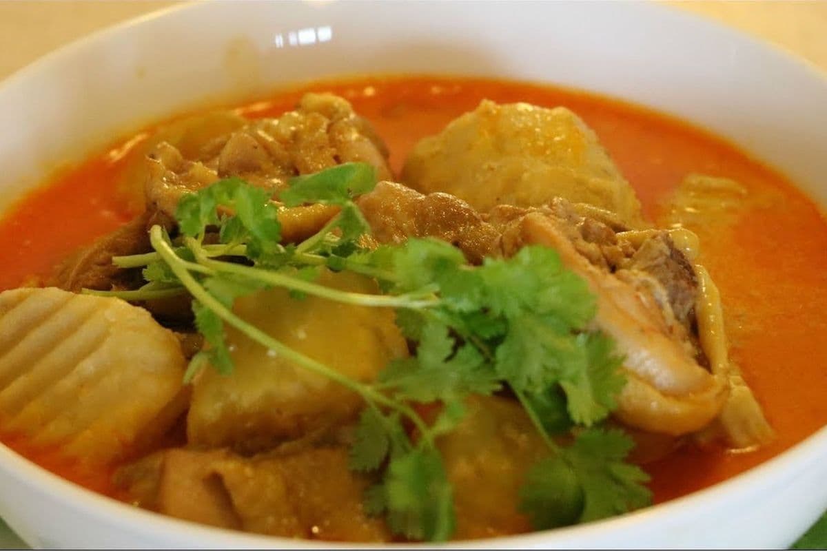 17. Curry Chicken Soup with Rice Vermicelli / Bún Cà Ri