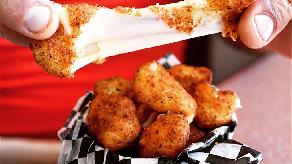 Fromages en grains panés / Breaded Cheese Curds