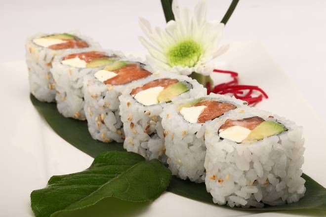 Spicy Salmon Cheese Roll