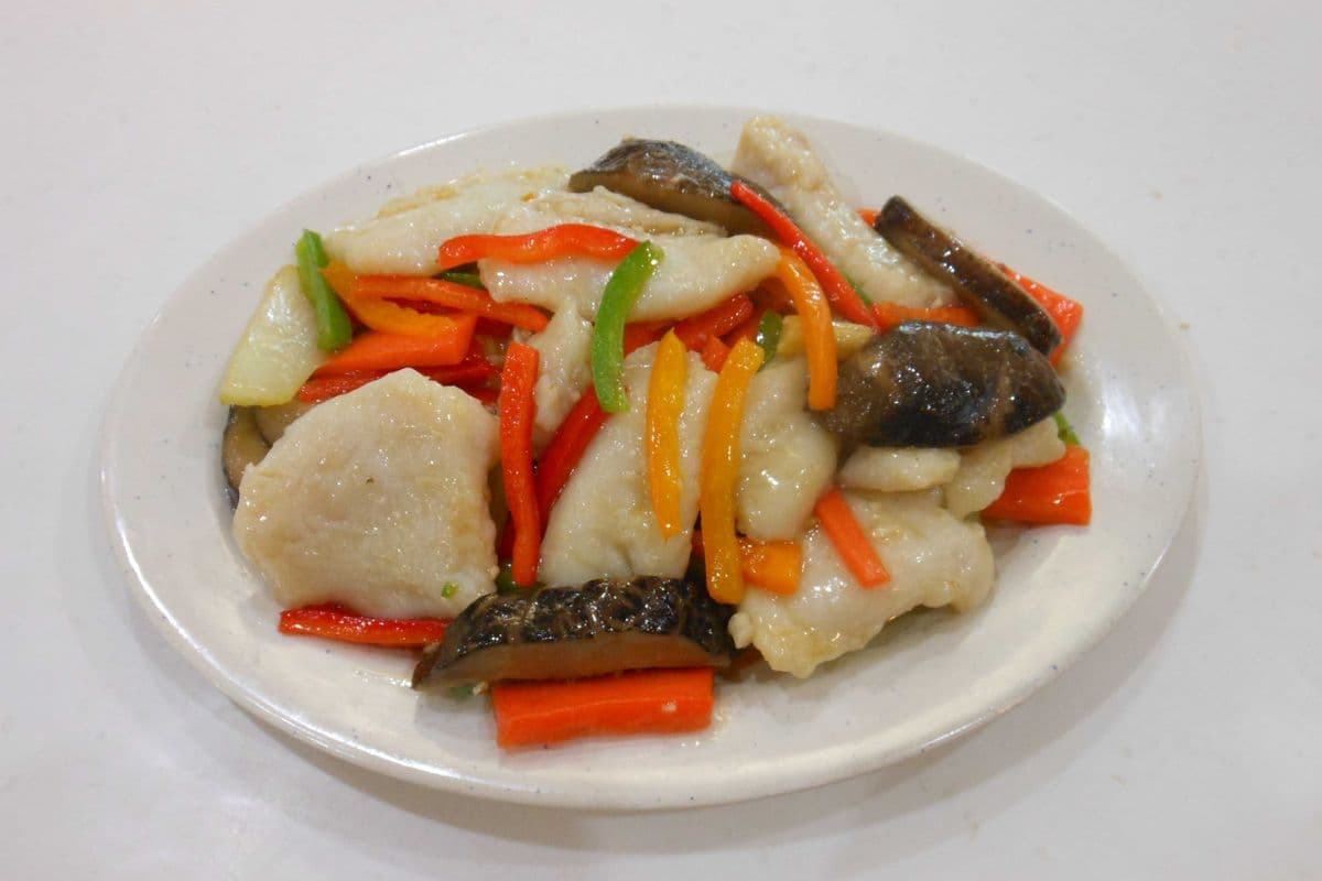 Braised Tender Fish Slices Stir-fried with Pepper and Chinese Mushroom 椒絲冬菇炒魚柳