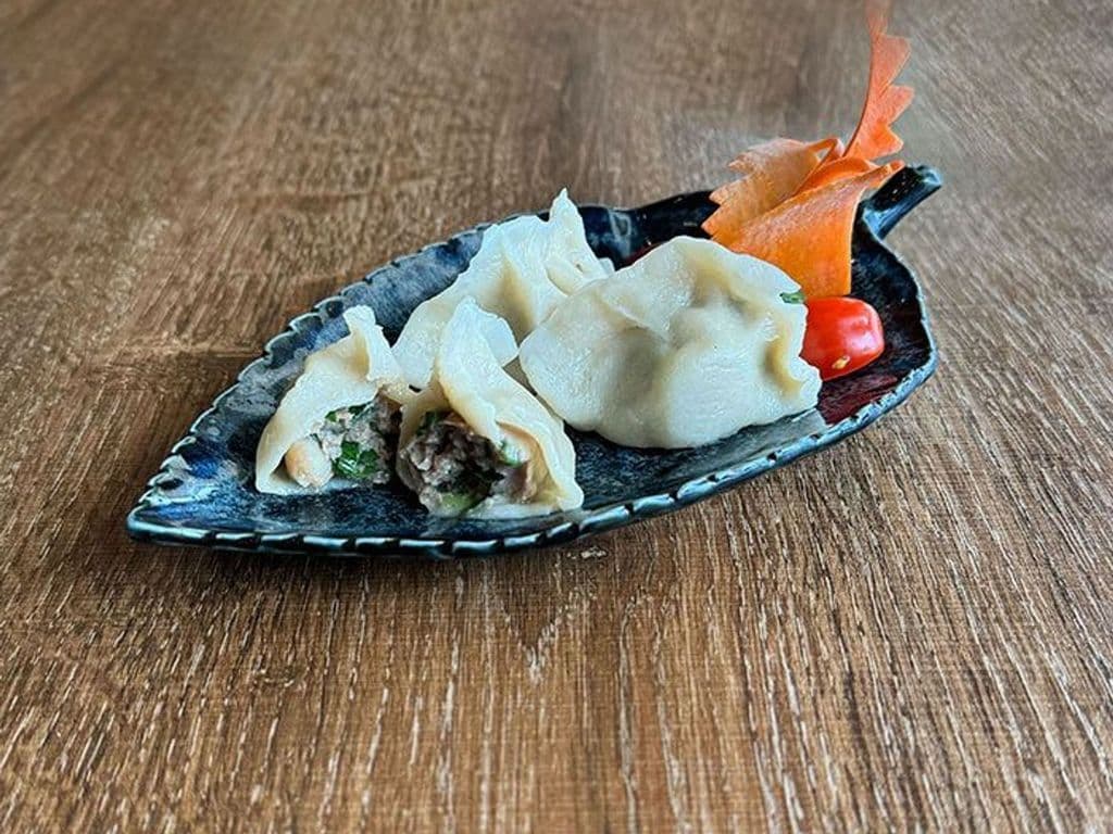 H8Pork Shrimp Chive Dumplings(3Pcs) H8三鮮水餃（3粒）