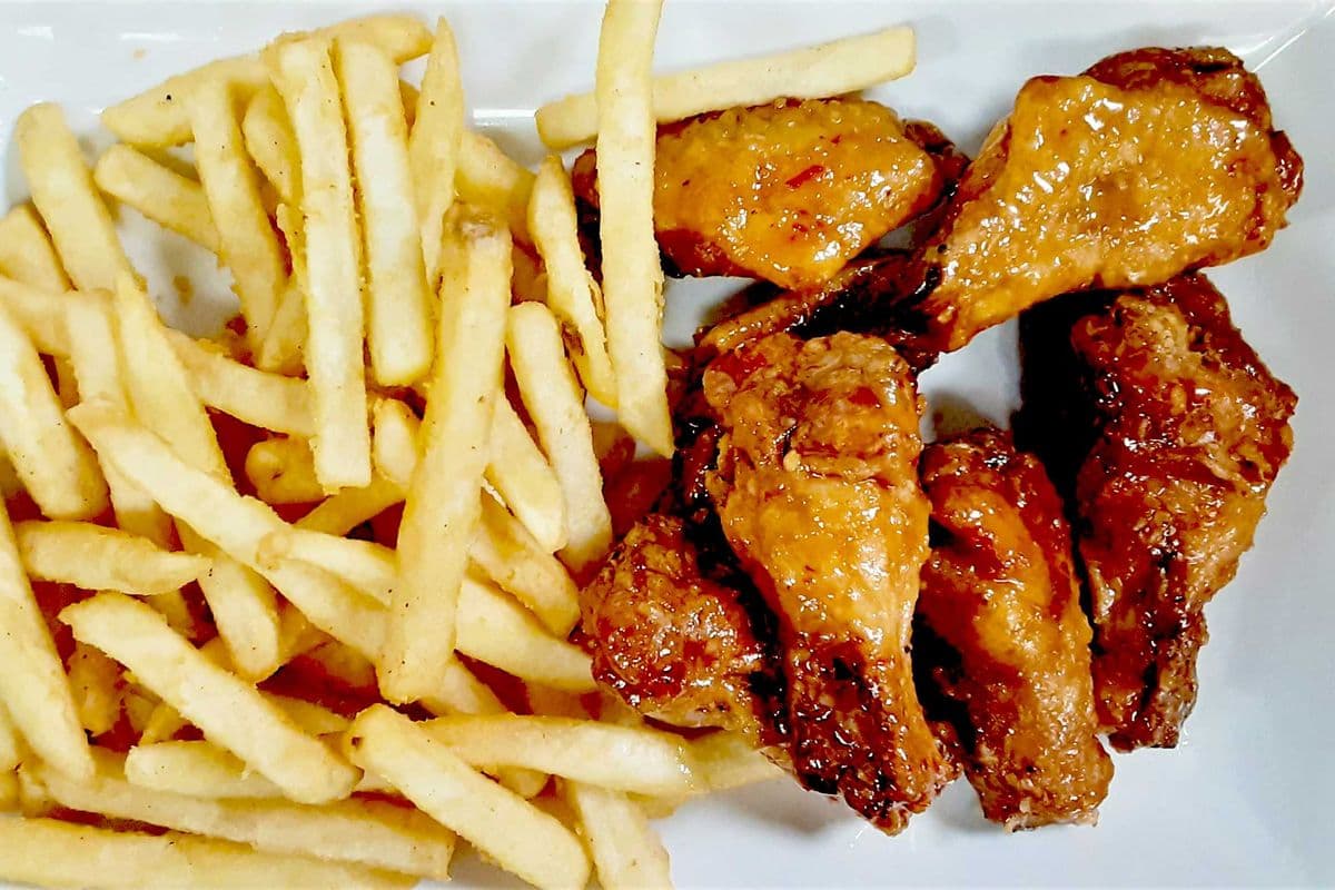 Wings (1 lb) with Fries