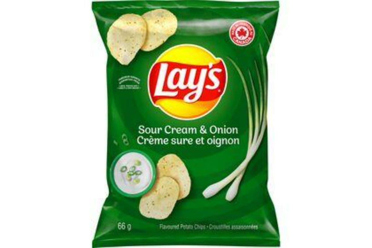 Lay's - Sour Cream & Onion Potato Chips (66g)