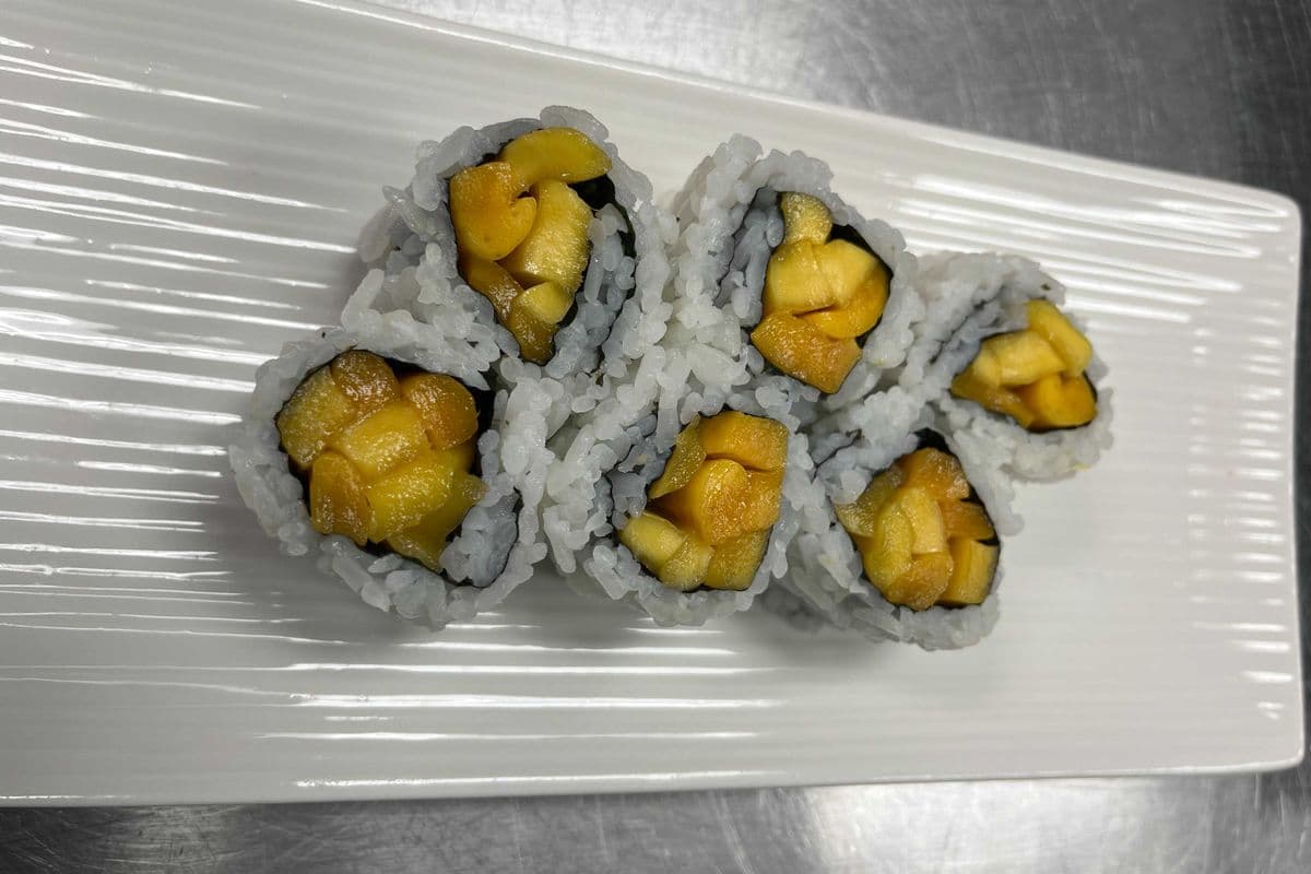 Mango Roll (6 pcs)