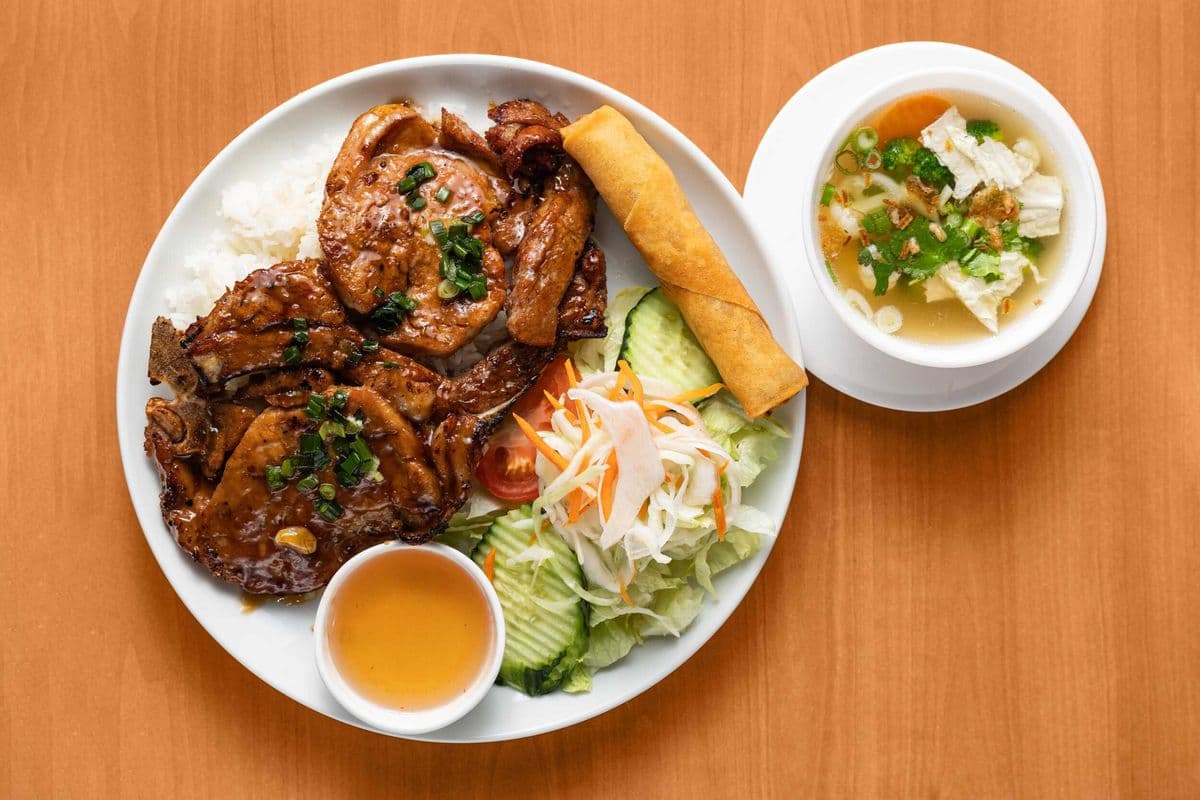 C. Cotelettes de Porc Grilles/ Grilled Pork Chop