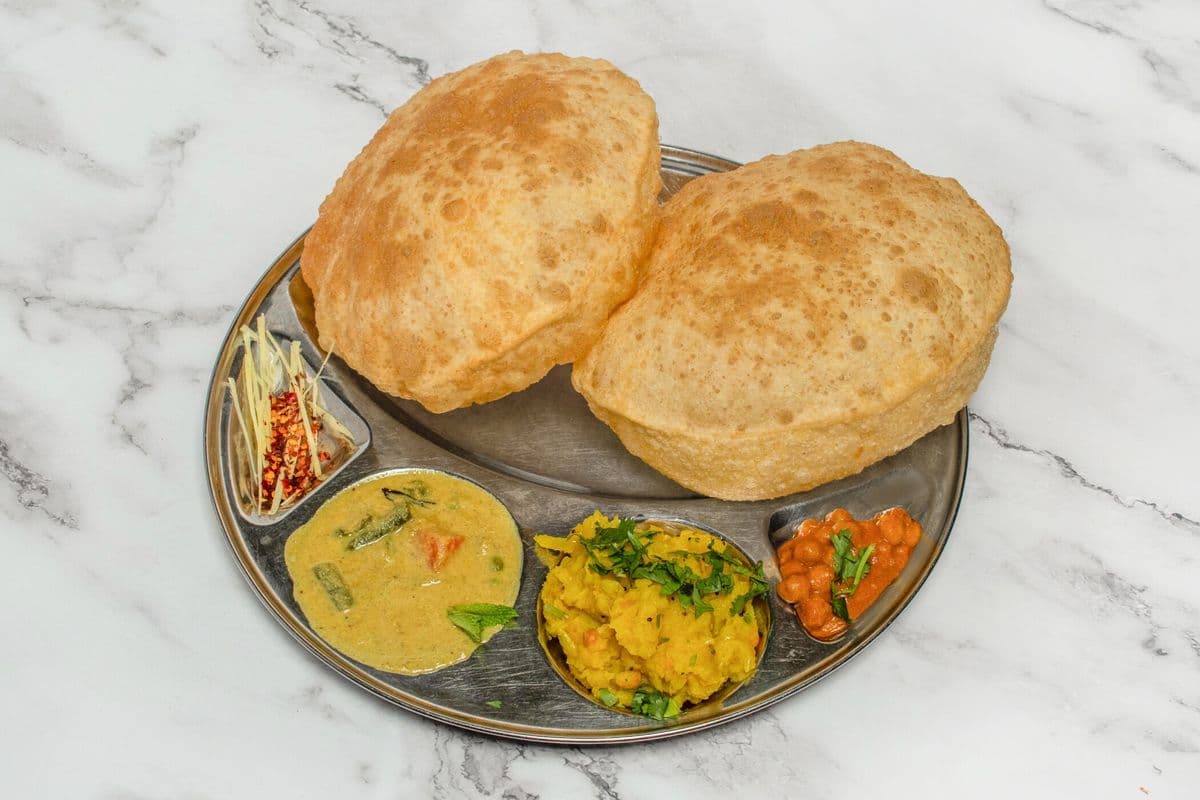 Poori with Paneer Masala (2 pcs)
