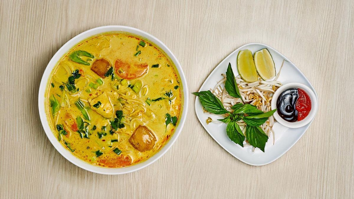 23E. Coconut Curry Noodle Soup 