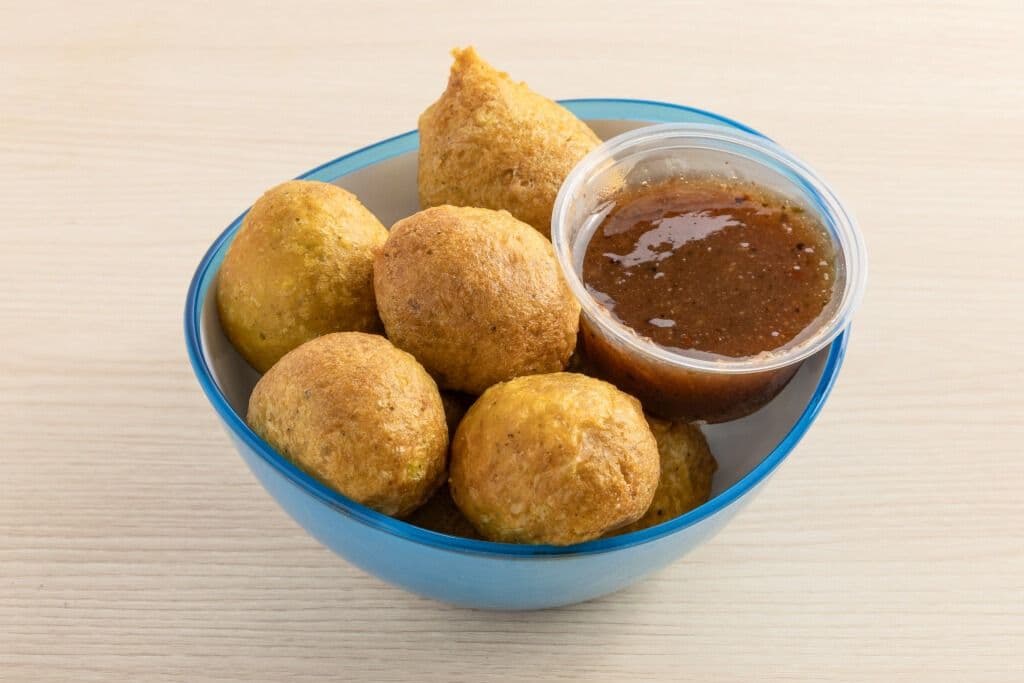 Pholourie (Ten Pieces with Tamarind Chutney) (10 Pcs)
