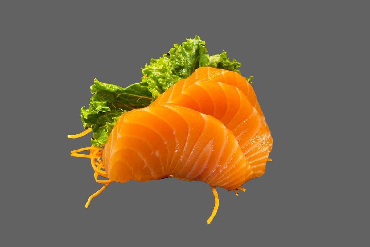 E2. Salmon Sashimi (Sake)