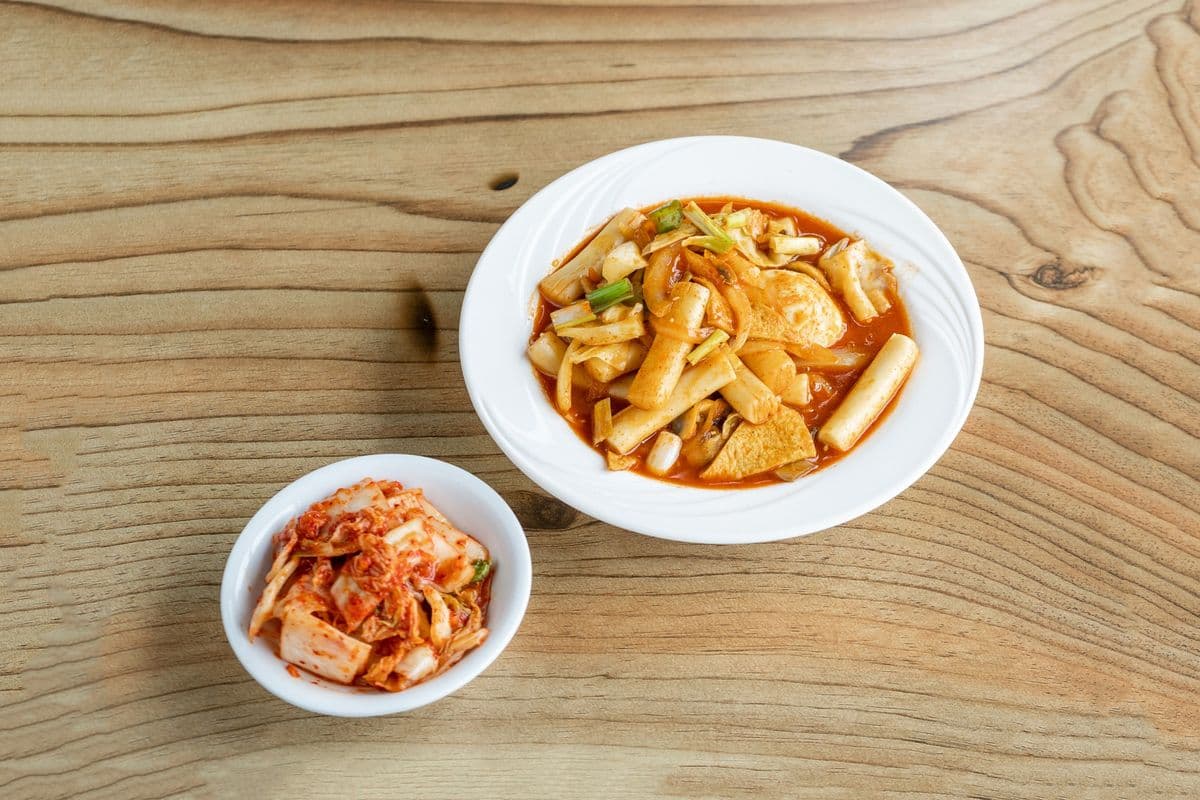 32. Pasta piquant aux gâteaux du riz / Hot Stir-Fried Rice Cake (Rice Cake Pasta)